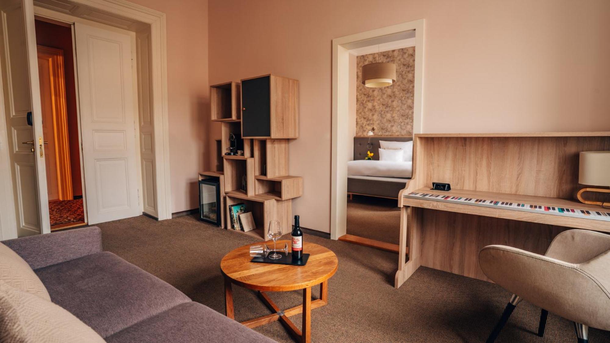 Junior Suite,1656176762:JPEG